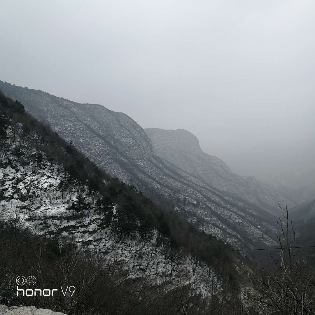 焦作市眾光耐酸瓷業(yè)有限公司開工前先去登登山，而且還是雪山
